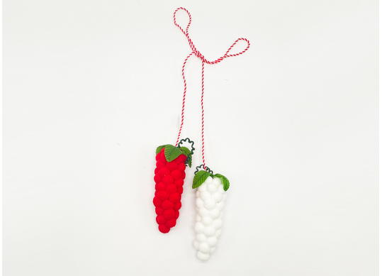 Martisor-compozitie strugure pom pom (80.00)mijlociu MR005-2mijlociu